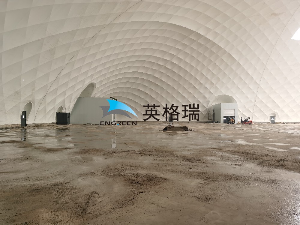 氣膜倉庫內(nèi)部空間無礙，大型機(jī)械可自由運(yùn)行，空間利用率高