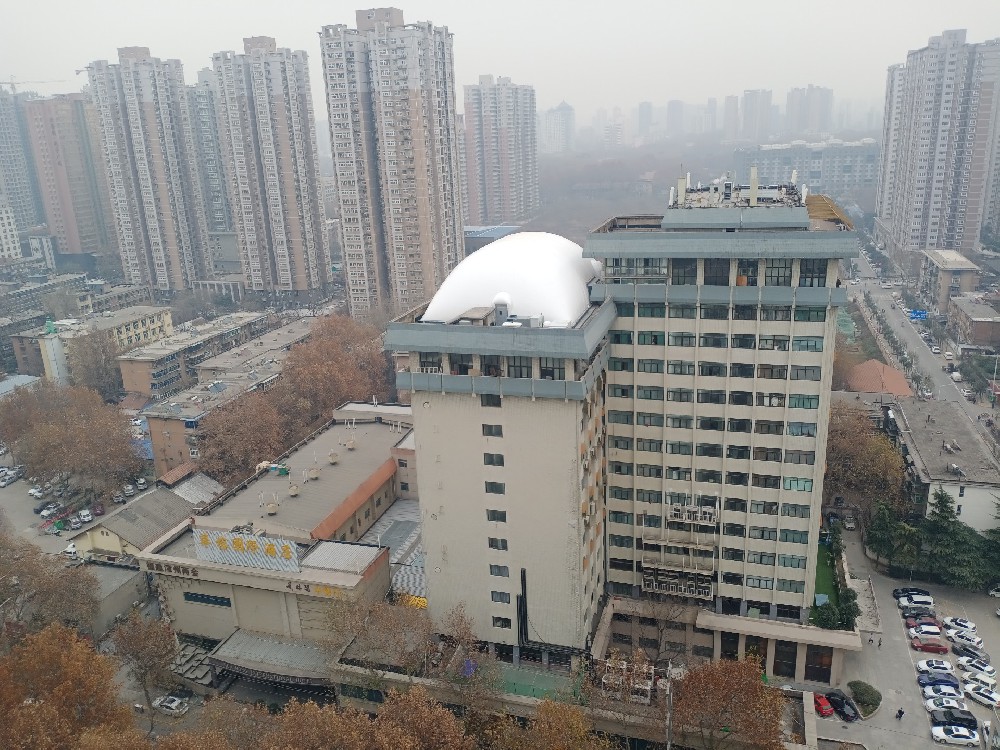 樓頂氣膜體育館是一種新型的體育場館建筑，在未來的發(fā)展中有著廣闊的前景